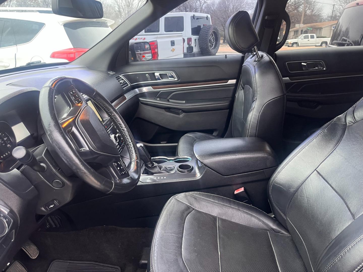 2016 GRAY FORD EXPLORER LIMITED Limited FWD (1FM5K7F84GG) with an 3.5L V6 DOHC 24V engine, 6-Speed Automatic transmission, located at 8101 E. Skelly Dr., Tulsa, OK, 74129, (918) 592-3593, 36.121891, -95.888802 - Photo#4